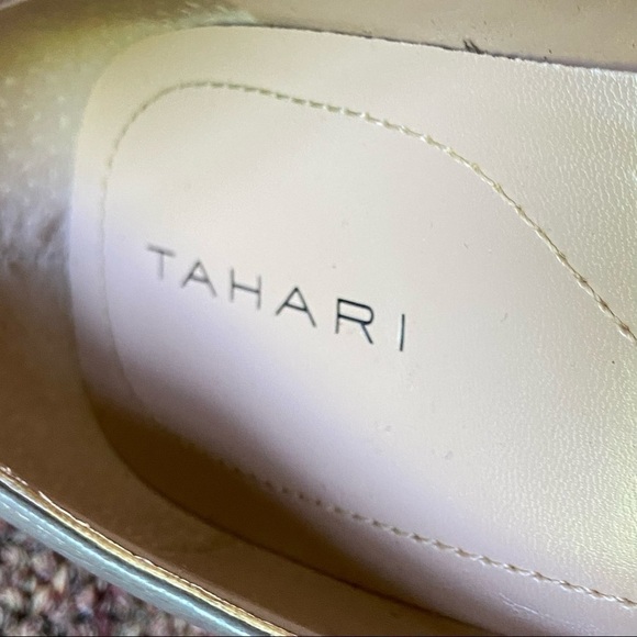 TAHARI in taupe and black tall heels with fabulous lines. Great looking shoe! - Picture 8 of 8